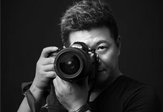 <b>李汉新：从湖北走向世界的著名摄影艺术家</b>